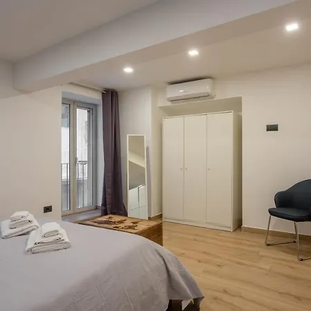 In Flats Santa Chiara Apartament Neapol